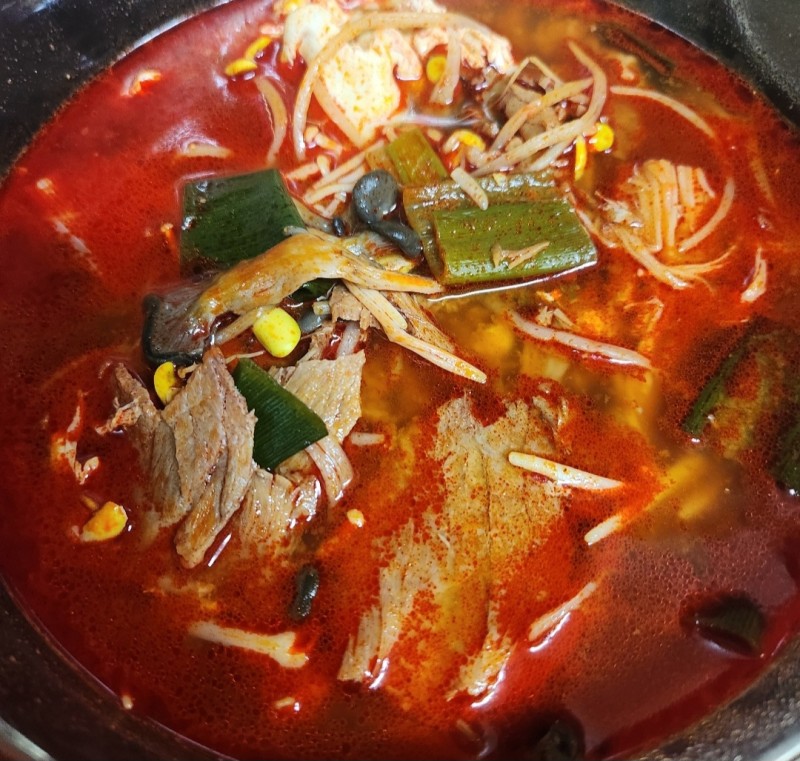 이른 점심식사 중