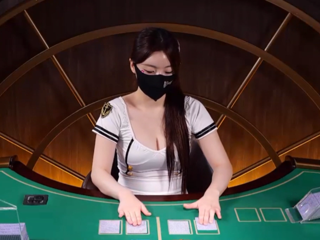 이건 진짜 해군 아닌가요? 시선강탈 수준인데